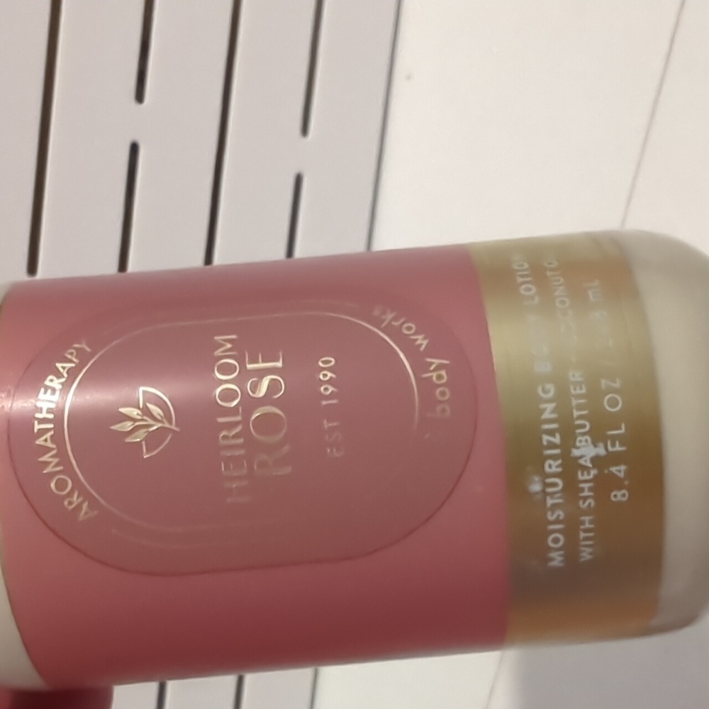 Bath & Body Works Heirloom Rose Moisturizing Body Lotion - Pink and Cream - Picture 2 of 4